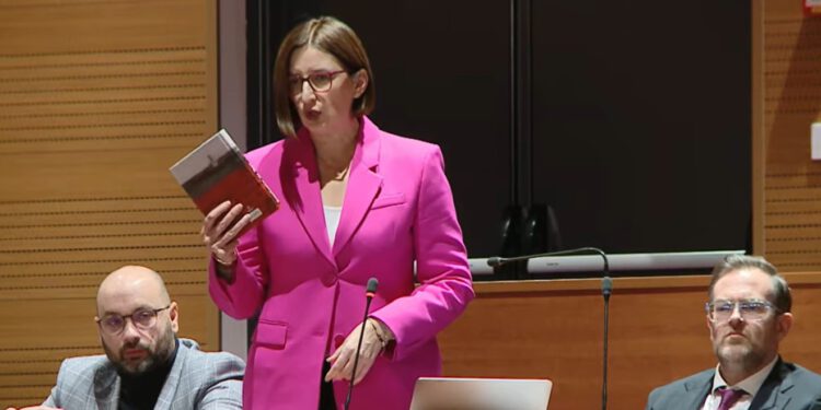 Puljak pokazala koju knjigu želi pokloniti Dabri: ‘Neka ju nosi kući svom mužu’