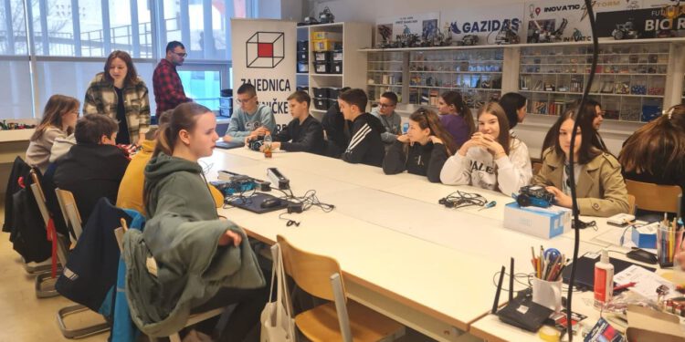 Robokup 2026 stiže u Split: Najbolji osnovnoškolci odmjerit će snage u robotici na PMF-u
