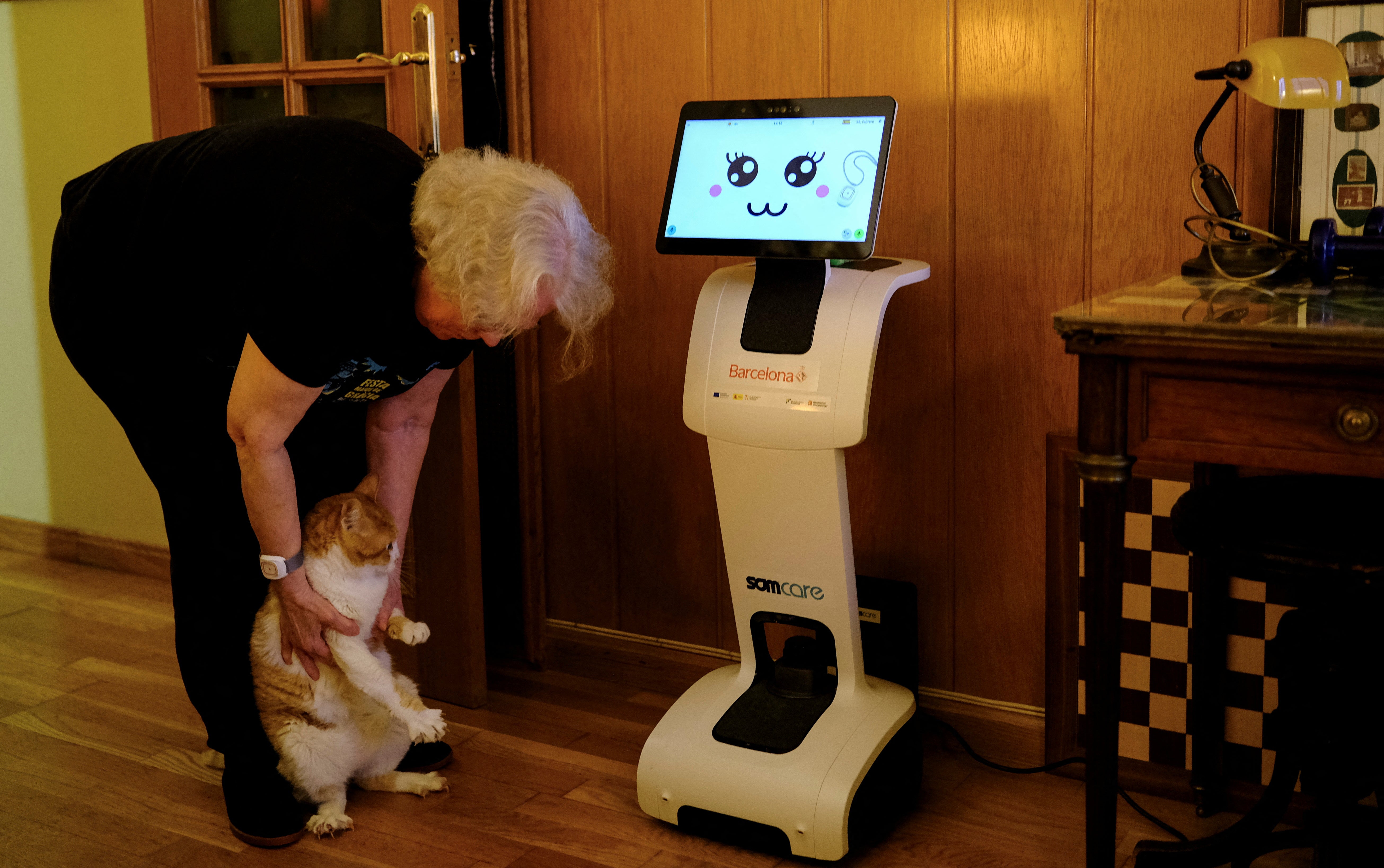 Veglison, koja živi sa svoje dvije mačke, svog je bota nazvala Sandi.