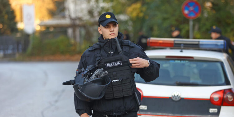 SIPA upala u obiteljsku kuću zbog HOS-a: ‘Netko nas je prijavio, stigli su iz Republike Srpske’