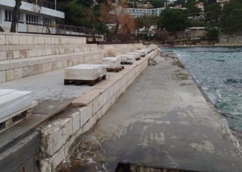 Sanira se pomorsko dobro u Hvaru