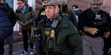 Šef granične patrole Greg Bovino pohvalio je policajca nakon što je pet puta upucao ženu: ‘Imate još puno toga za učiniti!!’