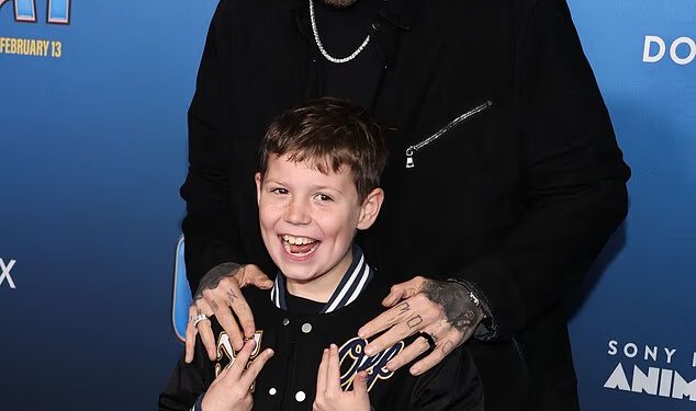 Sin Jelly Rolla, Noah, 9, pojavljuje se na crvenom tepihu dok se tata suočava s liberalnom reakcijom zbog govora na Grammyju