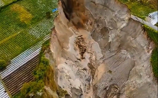 Ogromni ponor guta sve pred sobom: ‘Sve je uništeno’