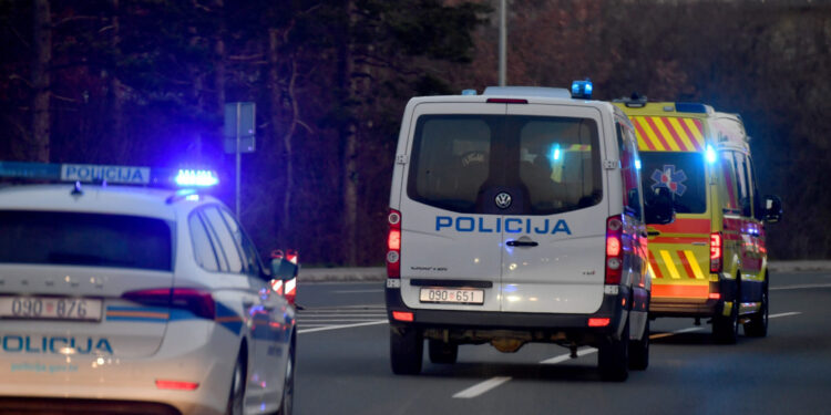 Šok u Bjelovaru: Umrla tromjesečna beba, drugo dijete izdvojeno iz doma, otac prijetio oružjem