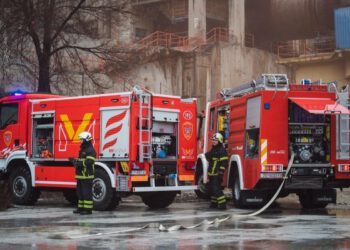 Splitski vatrogasci vadili osobne stvari iz spremnika i otvarali stan, u SDŽ gorjela livada i raslinje