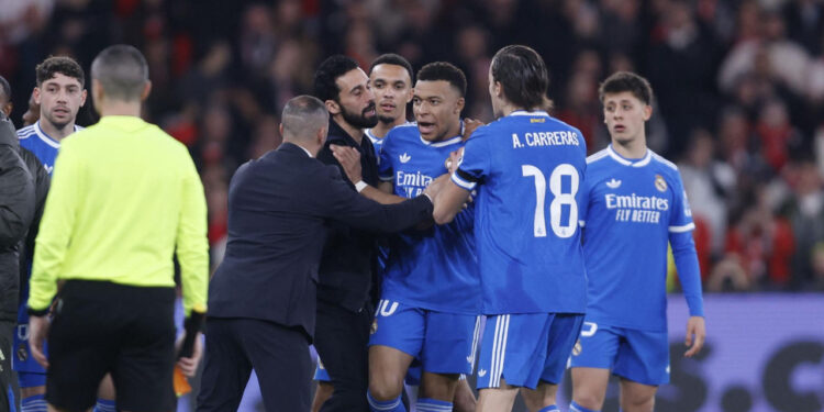 Sportske novosti – ‘Ako Vinicius želi, svi odlazimo s terena!’ Arbeloa okrznuo Mourinha: ‘Ne možeš kriviti žrtvu!’