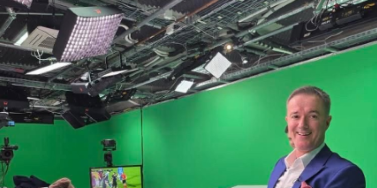 Sportske novosti – FOTO Nitko nije vidio što se događa ispod stola: Joško Jeličić je apsolutni hit vikenda