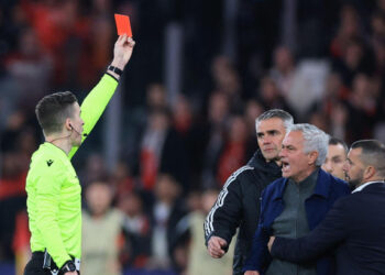 Sportske novosti – Mourinho nakon totalnog kaosa u Lisabonu: ‘Sudac je imao papirić na kojem su pisala tri imena’
