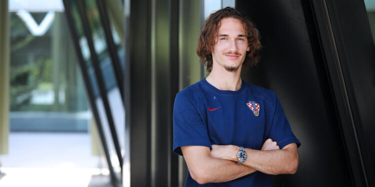 Sportske novosti – Odrastao je u Francuskoj, srce mu kuca za Vatrene, a sad je osvojio Hrvatsku: ‘U kontaktu smo bili od ljeta’