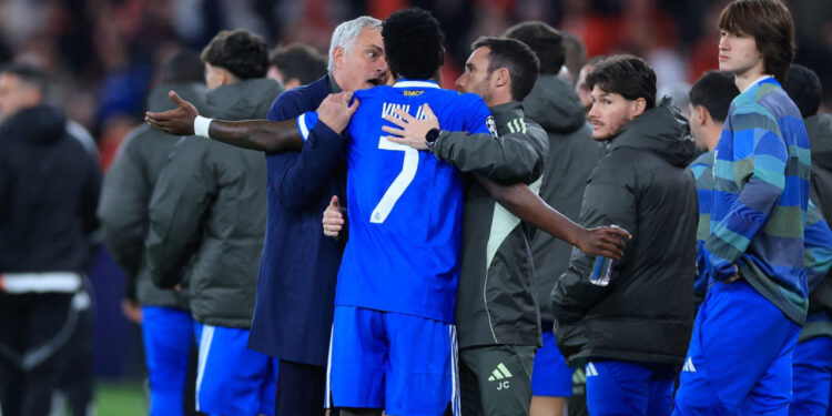 Sportske novosti – Real slavio u kaosu: Utakmica bila prekinuta zbog rasističkog incidenta, Mourinho dobio crveni!