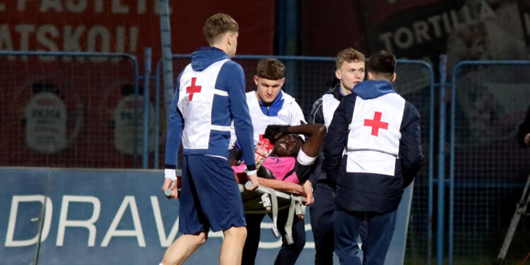 Sportske novosti – Težak udarac za Jelavića: Jedan od najboljih igrača Lokosa izvan terena najmanje dva mjeseca