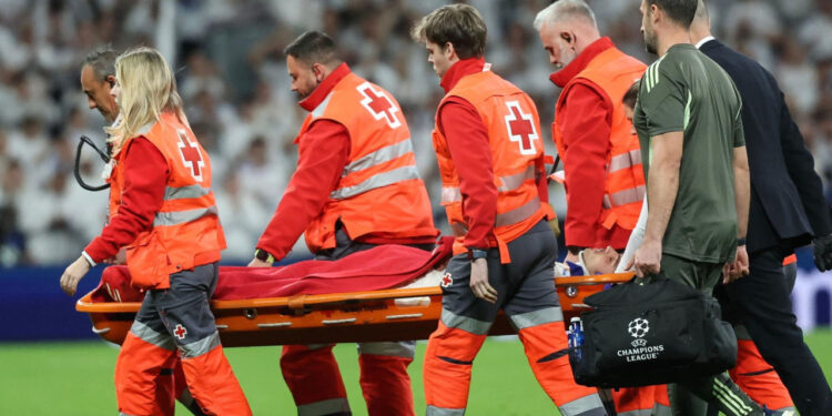 Sportske novosti – VIDEO: Potresne scene u Madridu! Čitavi Bernabeu utihnuo, zvijezda Reala iznesena na nosilima