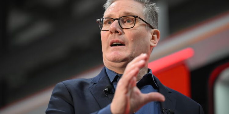 Starmer: Putin stoji na putu mirovnog sporazuma za okončanje rata u Ukrajini