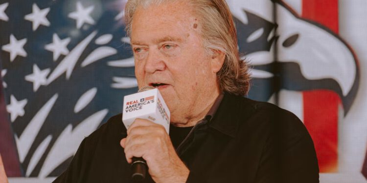 Steve Bannon upozorava Trumpa: ‘Postoji veliki nedostatak entuzijazma među bazom’