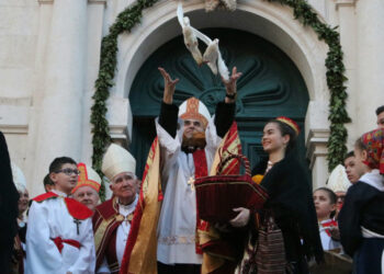 Stigla nam je Kandelora, danas se otvara Festa!