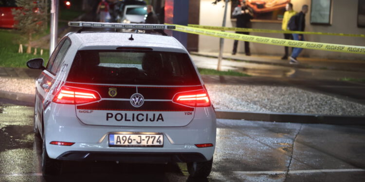 Strava u susjedstvu: U teškoj nesreći poginula mlada žena, osmero ljudi ozlijeđeno