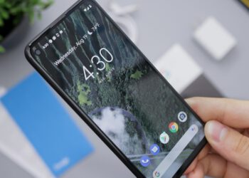 Stručnjak upozorava: Ako primijetite ovu lampicu na svom telefonu, moguće da vas netko špijunira