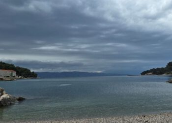 Subota uglavnom bez oborine i razmjerno hladna, bura slabi