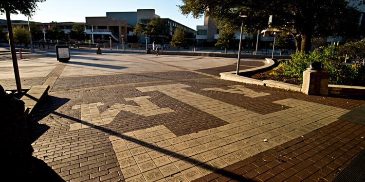 Teksaška A&M edukatorica otpuštena nakon što je procurila tajna snimka njezine lekcije o rodu, tužila sveučilište