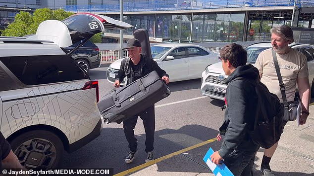 Teniska legenda John McEnroe bio je NUKLEARAN prema mladom australskom obožavatelju koji ga ne ostavlja na miru: ‘Jebi se’