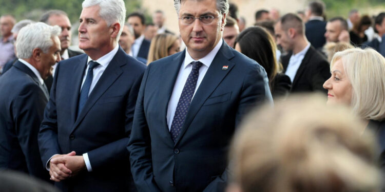 Thompson u središtu HDZ-a, fotografija izazvala brojne reakcije: ‘Neće proći bez posljedica’