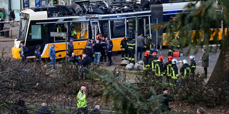 Tramvajska nesreća u Milanu jedna osoba je poginula, a najmanje 40 ozlijeđeno