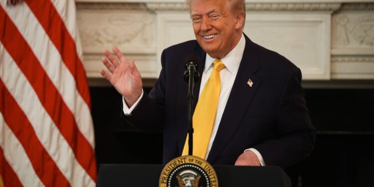 Trump nastavlja provocirati, objavom o Grenlandu šokirao Dance: ‘Na putu je’