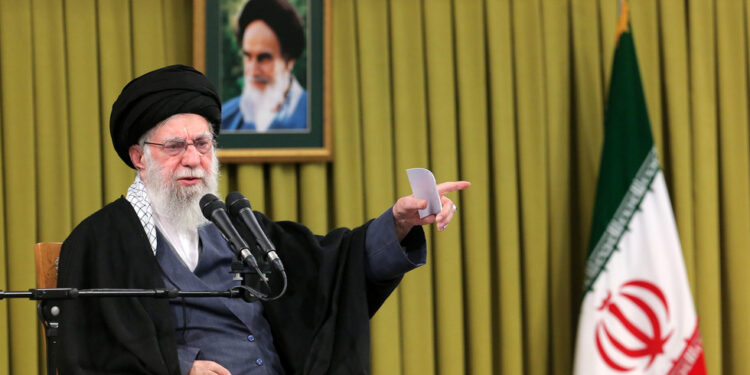 Trump odgovara na Khameneijevo upozorenje — RT World News