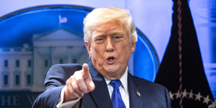 Trump podiže globalnu carinu na 15% — RT World News