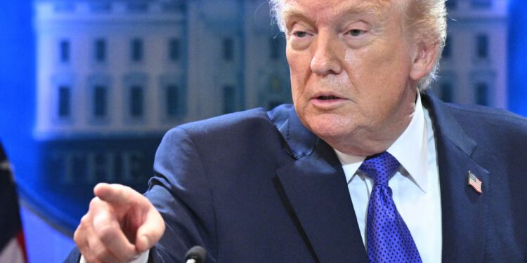 Trump se buni protiv prava na državljanstvo po rođenju u lutajućem postu Truth Social i upozorava Vrhovni sud da ga zadrži