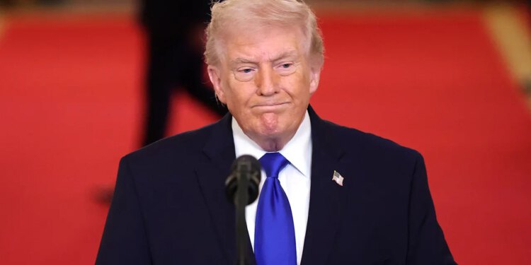 Trump spreman upotrijebiti ‘smrtonosnu silu’ protiv Irana ako diplomacija posustane: Leavitt