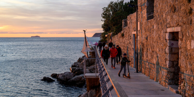 U Dubrovniku uklanjali pločnik pa otkrili vrh sarkofaga: ‘Ne možemo reći zašto je on tu’