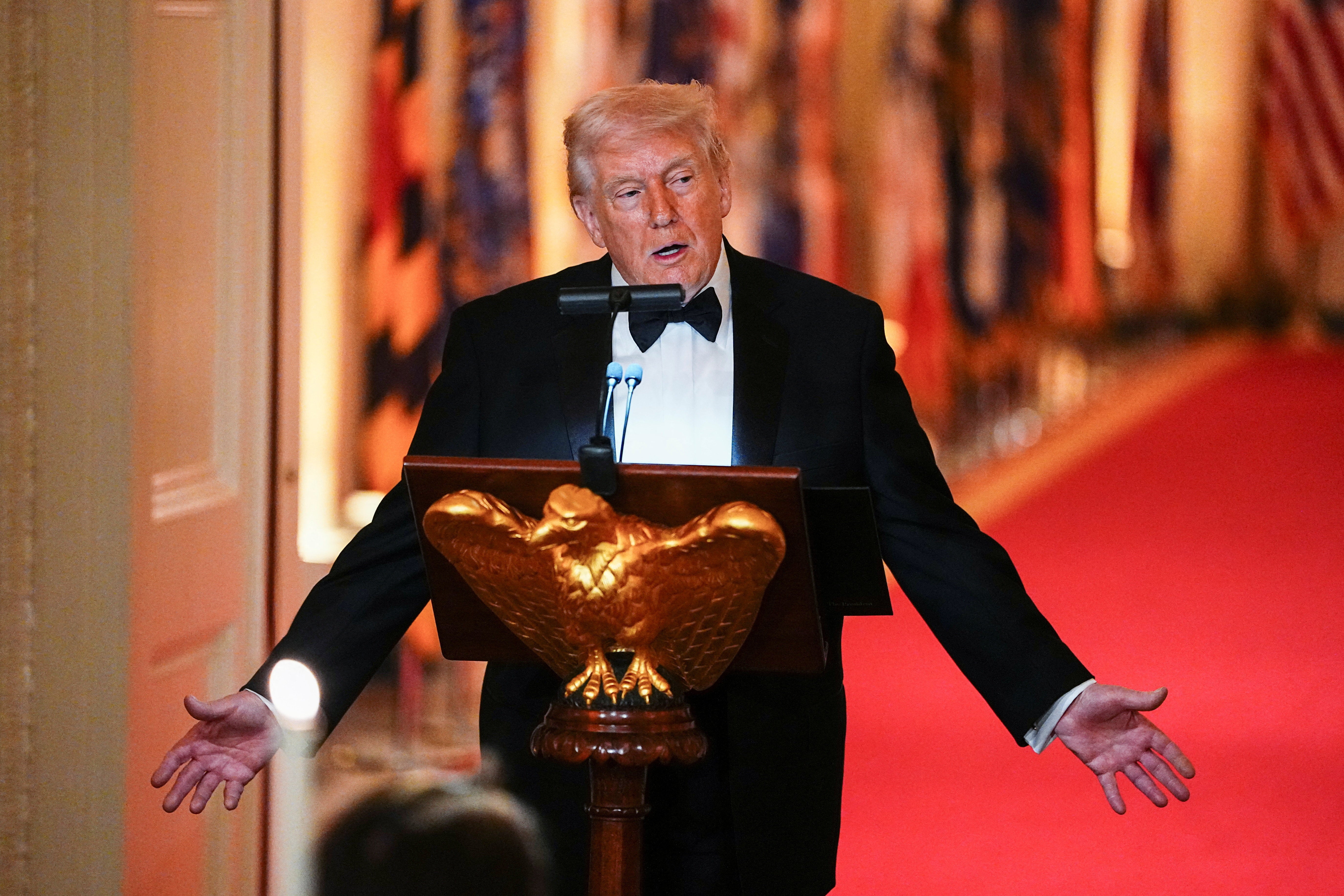 Trump je najavio da šalje bolnički brod na Grenland nedugo prije nego što će ugostiti večeru za guvernere u Bijeloj kući