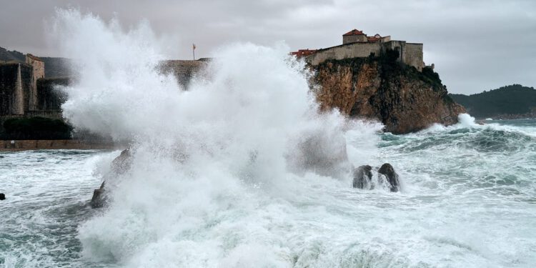 U prekidu neke trajektne, brodske i katamaranske linije