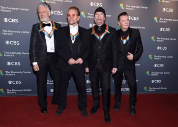 U2 odaje počast mami iz Minneapolisa Renee Good novom protestnom pjesmom American Obituary