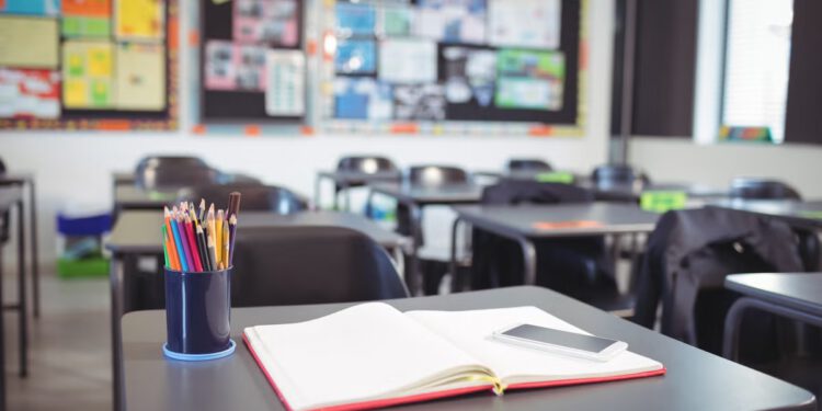 Učiteljica iz Idaha tužila je nakon što je njezin transparent ‘Svi su dobrodošli’ izvješen u školi zabranjen