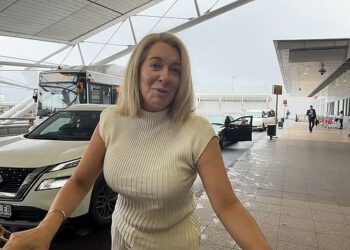 Udata na prvi pogled SPOILER: Rebecca divlja s mladoženjom Steveom dok brak propada – i naziva ga ‘Temu George Clooney’ u eksplozivnom izlaznom intervjuu: ‘Okraden sam’