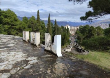 Uklonjeni uvredljivi grafiti na više lokacija u Mostaru