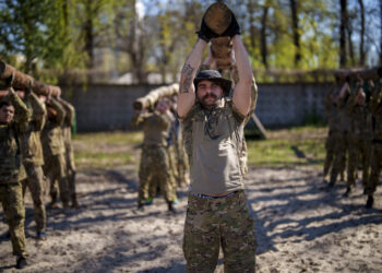 Ukrajina pred zidom: Trump sprema sastanak Zelenskog i Putina; SAD shvaća ruske ‘crvene crte’; služiti u vojsci je sramota