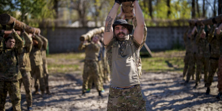 Ukrajina pred zidom: Trump sprema sastanak Zelenskog i Putina; SAD shvaća ruske ‘crvene crte’; služiti u vojsci je sramota
