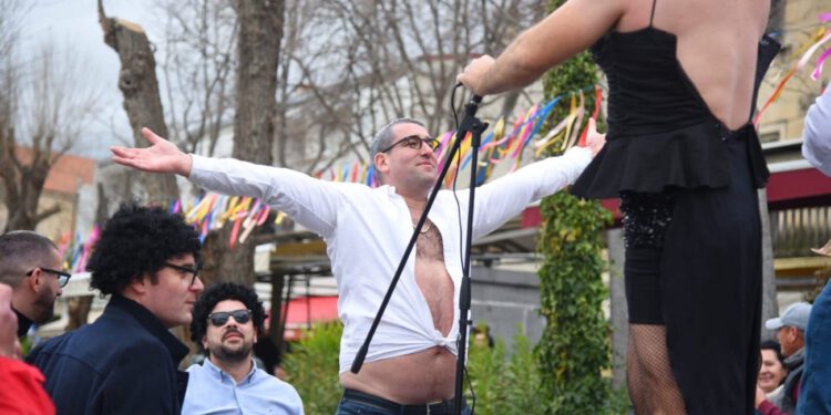 Urnebes u Sućurcu: Ceca zapjevala, ‘Mamić’ joj ljubio ruke