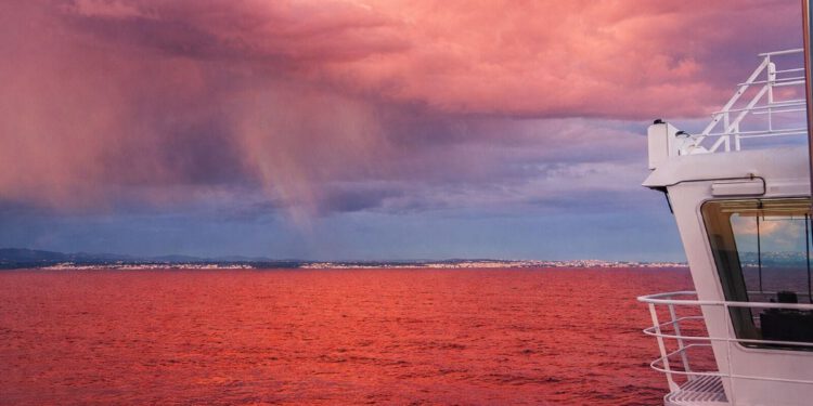 VIDEO: “Kao na Marsu!” Ekstremno crveno more i nebo iznad zadarskog akvatorija neposredno pred jako jugo