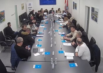 VIDEO Kaos u Općinskom vijeću Grude: ‘Ne možete nastaviti sa sjednicom’ odzvanjalo 25 minuta