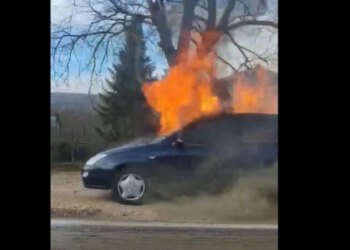 VIDEO Požar na automobilu u Pologu