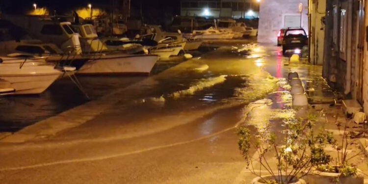 VIDEO Šibenski Dolac i cesta u Tribunju pod morem