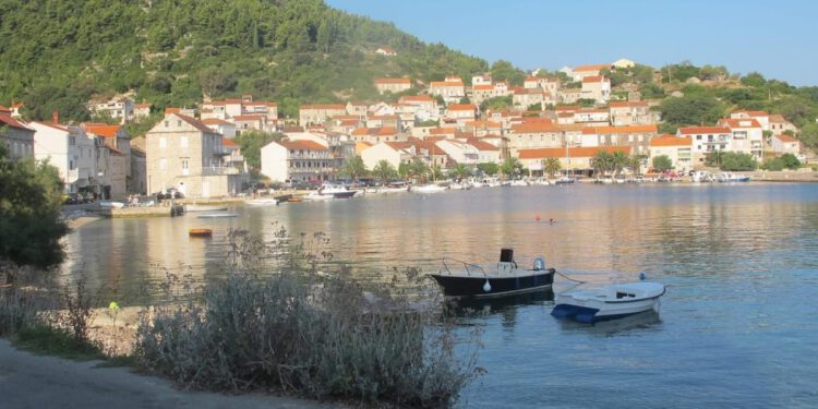 VJERUJ U LJUBAV U Račišću na Korčuli se obnavljali bračni zavjeti, a jedan par proslavio velikih 60 godina zajedno!