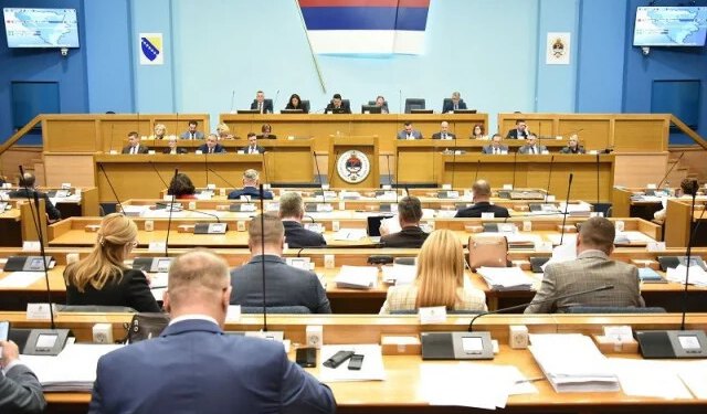 Većina srušila dnevni red, a potom bez rasprave izabrala potpredsjednike Vlade RS