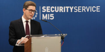 Velika Britanija optužena za špijuniranje irskog novinara — RT World News