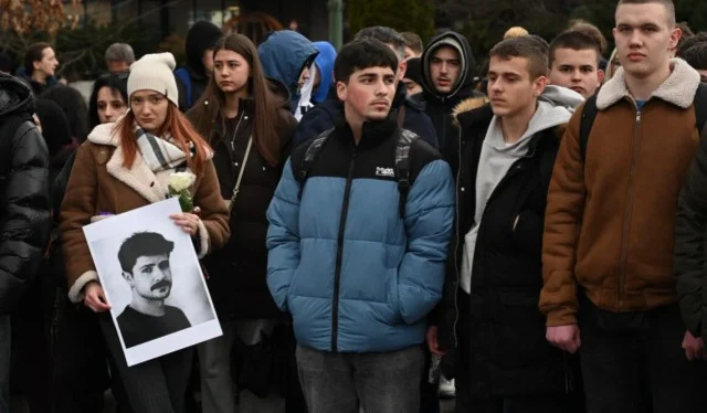 Veliki broj građana u Sarajevu odao počast žrtvama tramvajske nesreće